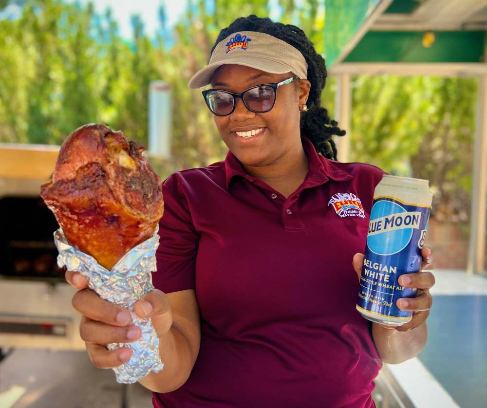 employee-service-food-and-drink Employee serving food and drink
